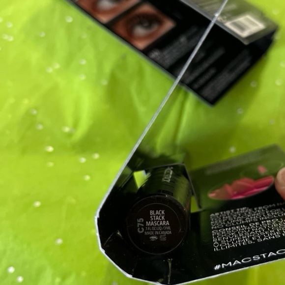 MAC Cosmetics MAC Stack Mega Mascara Mini qty 2 new BLACK STACK MASCARA - Picture 4 of 7